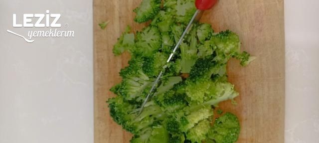 Kornişon Turşulu Brokoli Salatası