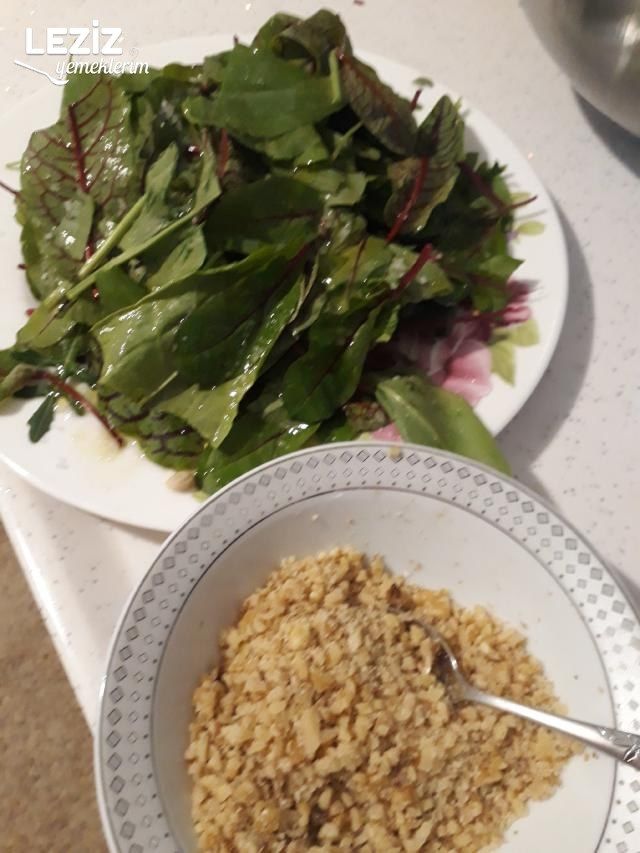 Kuzu Kulağı Ve Taze Pancar Salatası