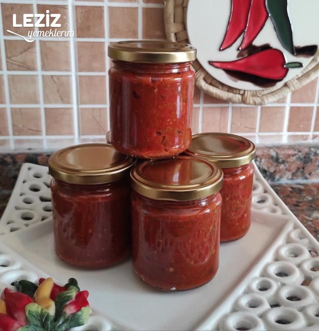 Acuka Lezzetinde Acılı Sos