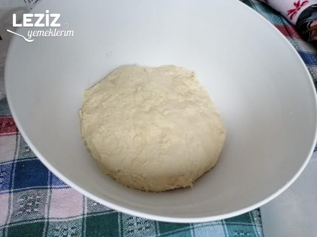 Ev Yapımı Pizza Tarifi (Püf Noktalarıyla)