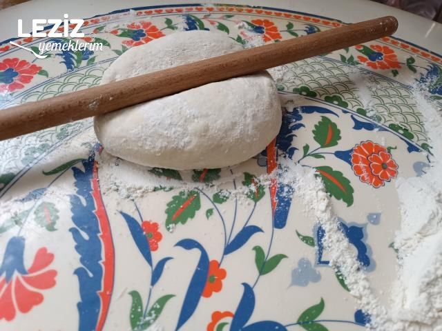 Ev Yapımı Pizza Tarifi (Püf Noktalarıyla)