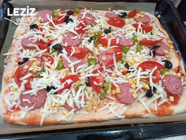 Ev Yapımı Pizza Tarifi (Püf Noktalarıyla)