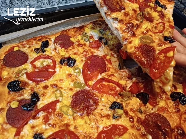 Ev Yapımı Pizza Tarifi (Püf Noktalarıyla)