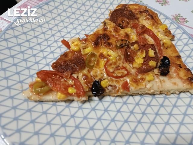 Ev Yapımı Pizza Tarifi (Püf Noktalarıyla)