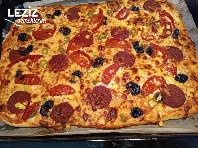 Ev Yapımı Pizza Tarifi (Püf Noktalarıyla)