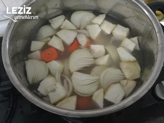 Terbiyeli Kereviz Çorbası