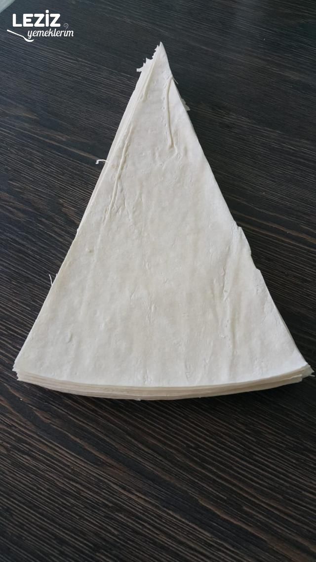 Paçanga Böreği Tarifi (Aşama Aşama Anlatım)