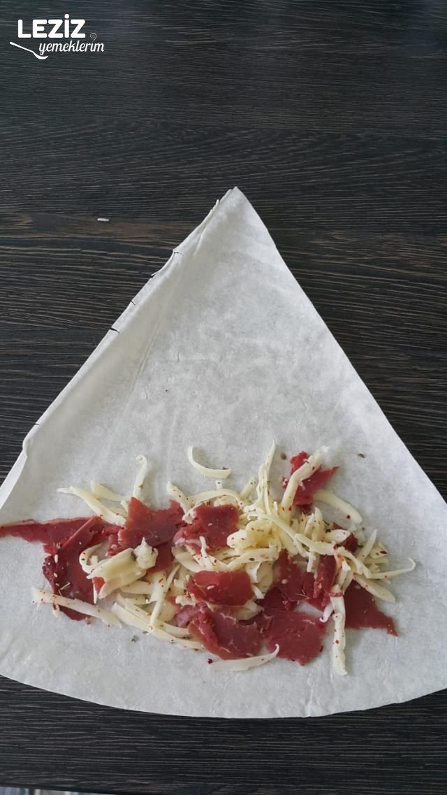 Paçanga Böreği Tarifi (Aşama Aşama Anlatım)