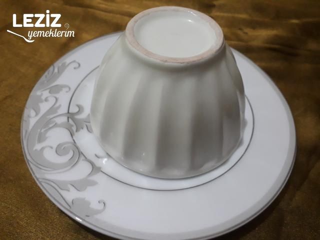 Yalancı Krem Karamel Tarifi (En Kolay Hâliyle)