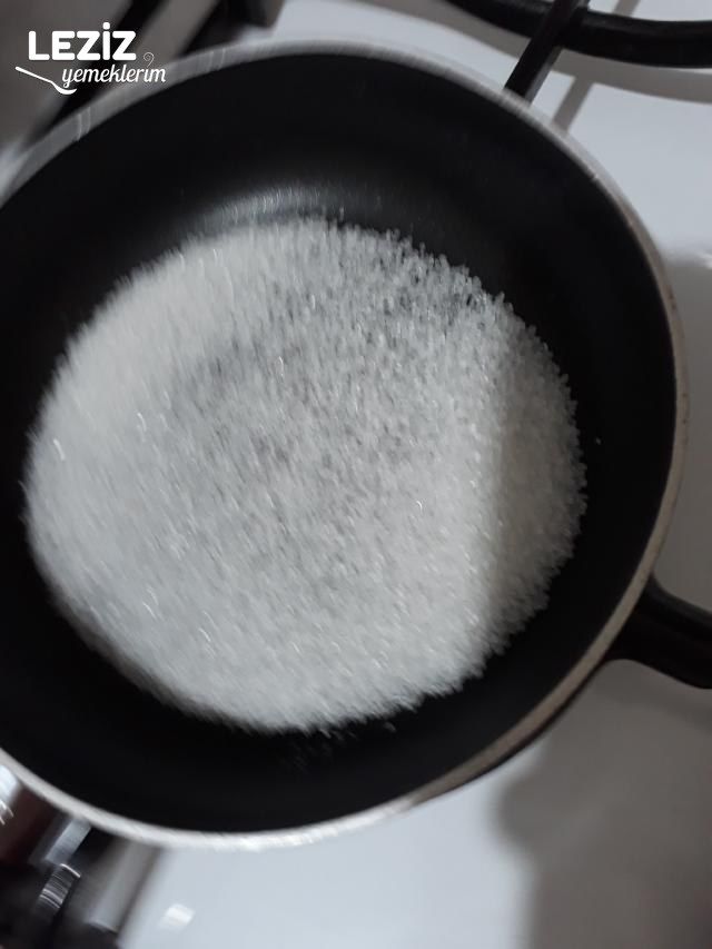 Yalancı Krem Karamel Tarifi (En Kolay Hâliyle)