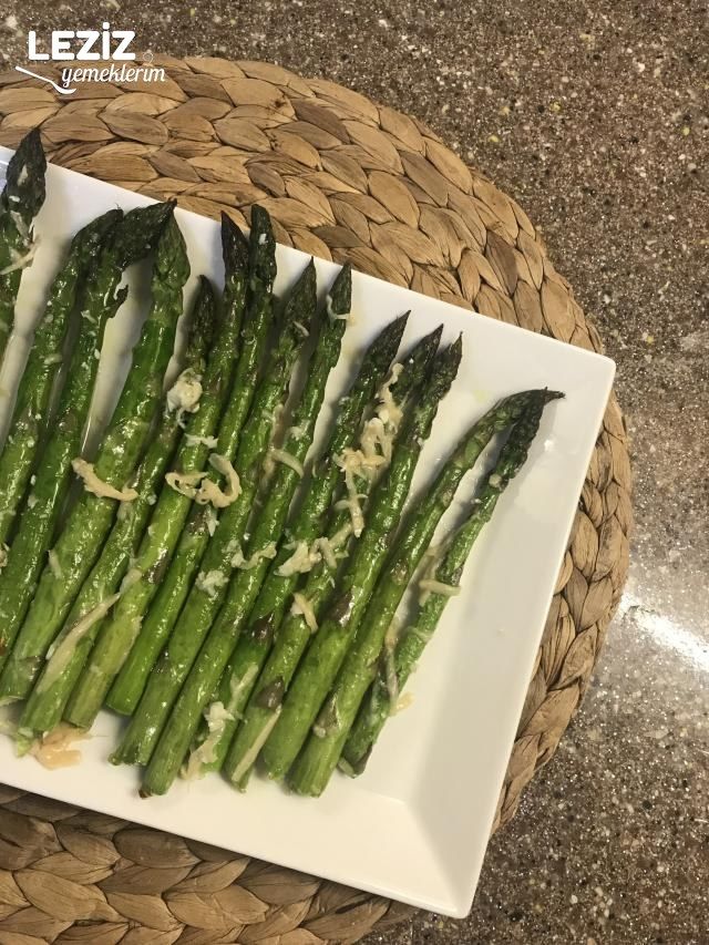 Fırında Sarımsaklı Kuşkonmaz