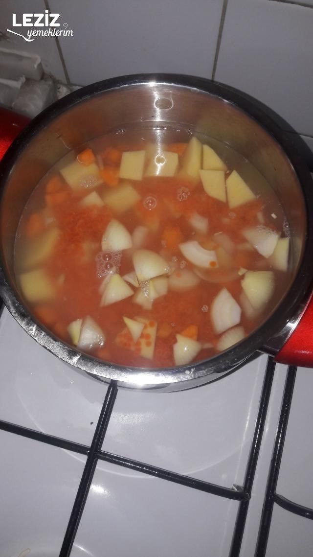 Mercimek Çorbası (Havuçlu Ve Patatesli)