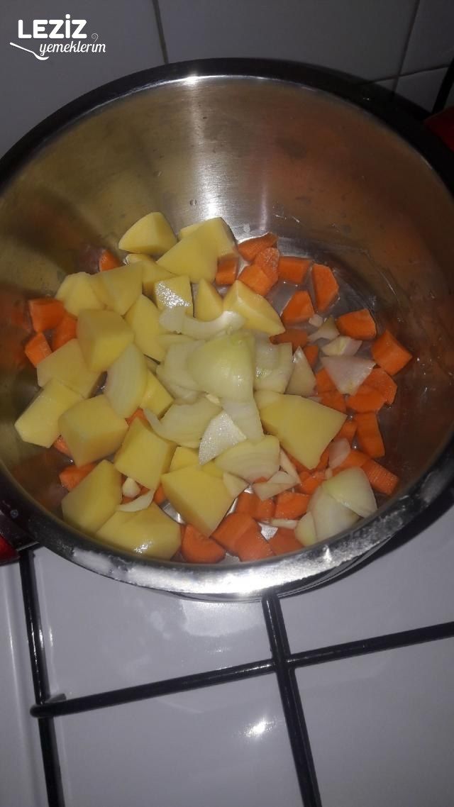 Mercimek Çorbası (Havuçlu Ve Patatesli)