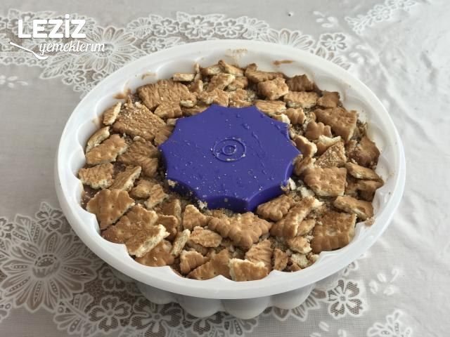 İki Renkli Sütlü Tatlı Tarifi