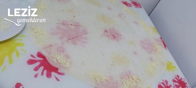 Unlu Sirkeli Çıtır Börek Tarifi