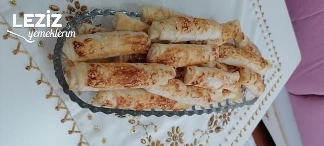 Unlu Sirkeli Çıtır Börek Tarifi