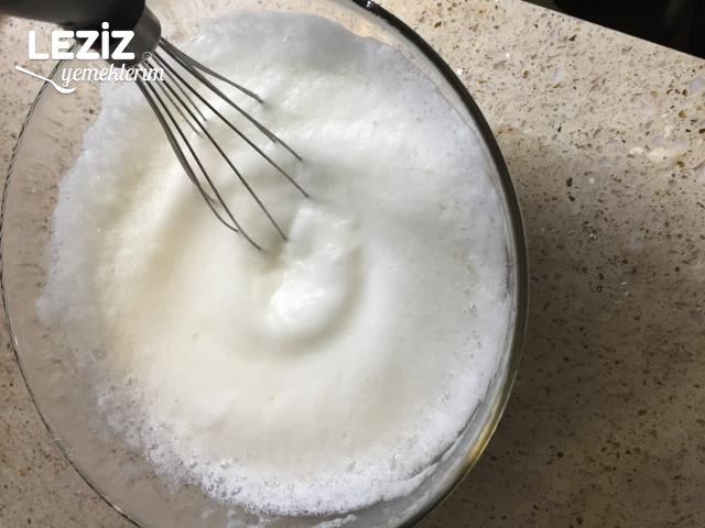 Çilekli Yaş Pasta (Doğum Günü İçin)