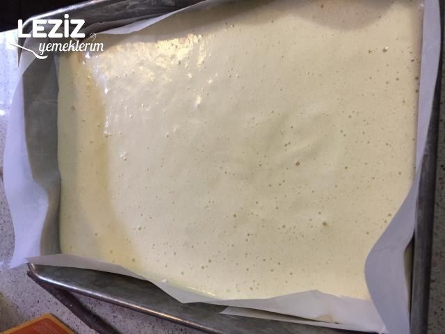 Çilekli Yaş Pasta (Doğum Günü İçin)