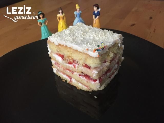 Çilekli Yaş Pasta (Doğum Günü İçin)
