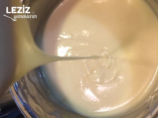 Çilekli Yaş Pasta (Doğum Günü İçin)