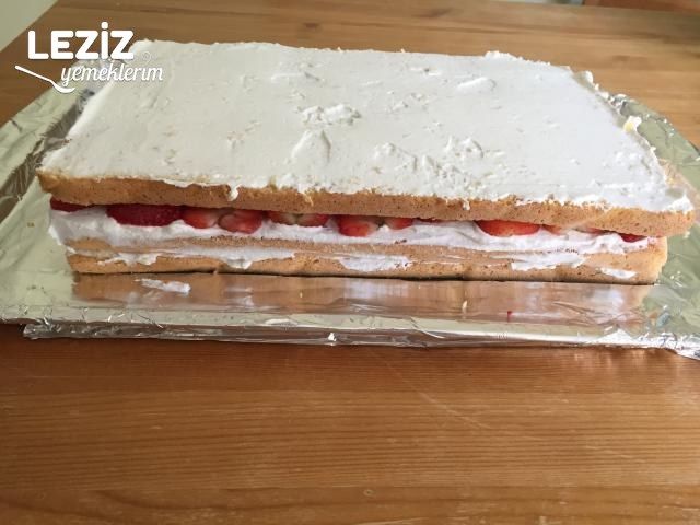 Çilekli Yaş Pasta (Doğum Günü İçin)