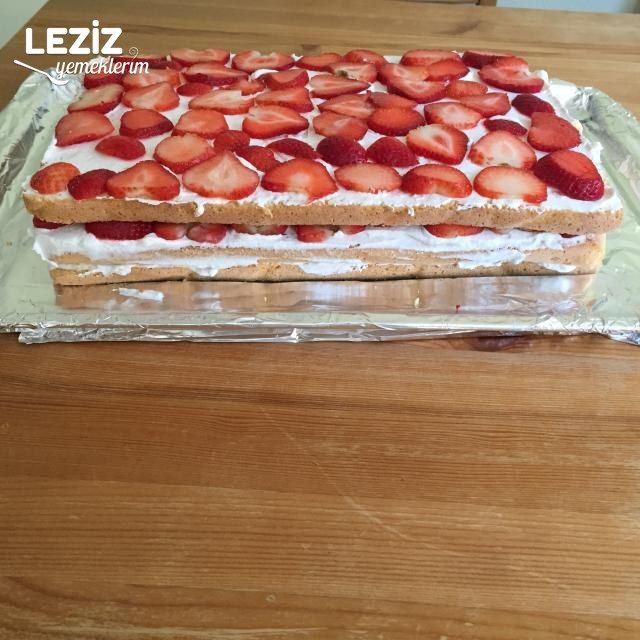 Çilekli Yaş Pasta (Doğum Günü İçin)