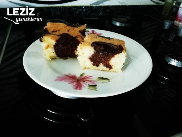 İki Renkli Nemli Kek