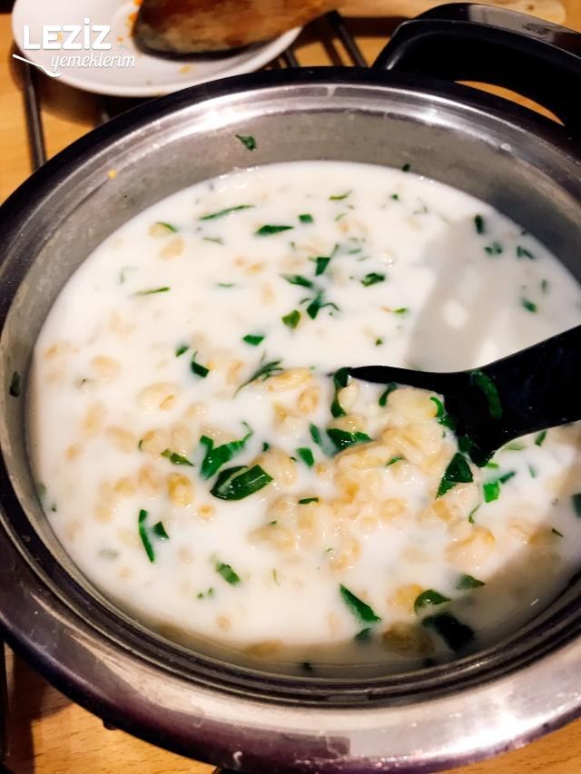 Yoğurtlu Ve Ispanaklı Soğuk Döğme Çorbası