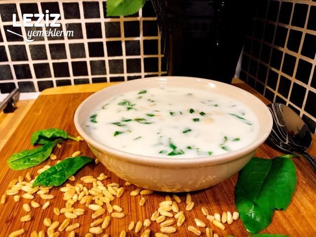 Yoğurtlu Ve Ispanaklı Soğuk Döğme Çorbası