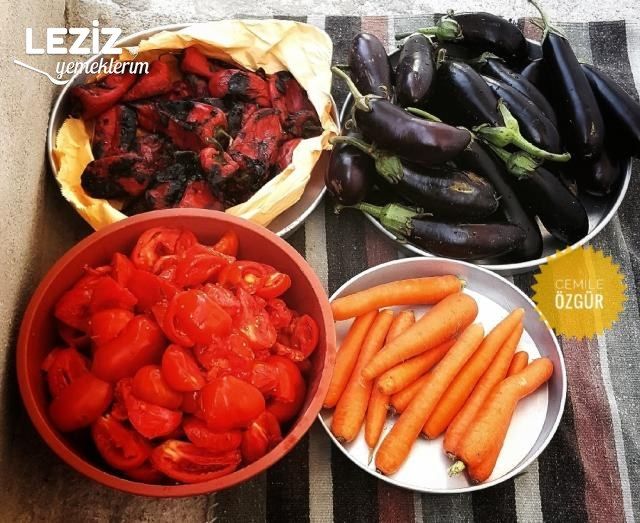 Lutenitsa (Kahvaltılık Sos) Nasıl Yapılır