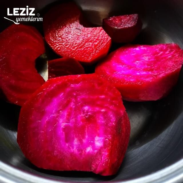 Nefis Yoğurtlu Pancar Salatası