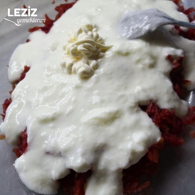 Nefis Yoğurtlu Pancar Salatası