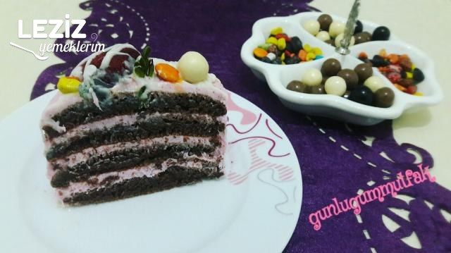 Pankekli Minnak Çilekli Pasta