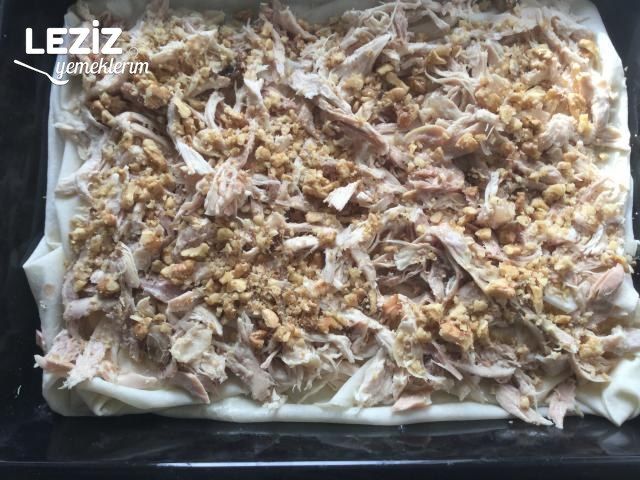 Tavuklu Cevizli Börek Tarifi
