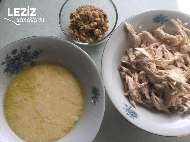 Tavuklu Cevizli Börek Tarifi