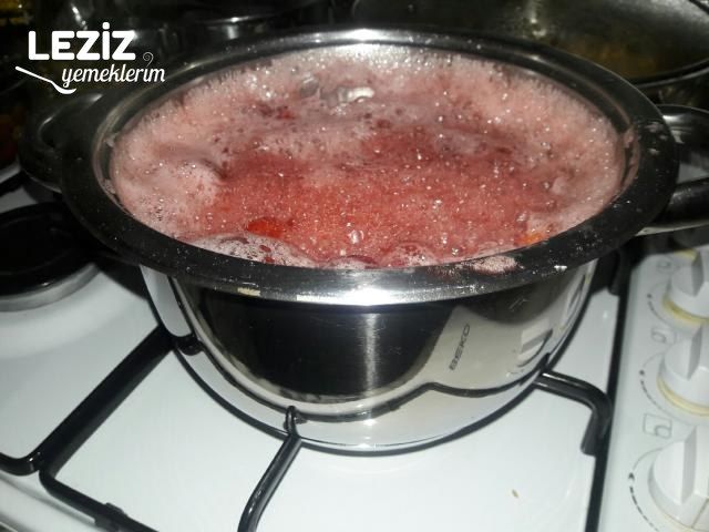 Ev Yapımı Çilek Reçeli Tarifi