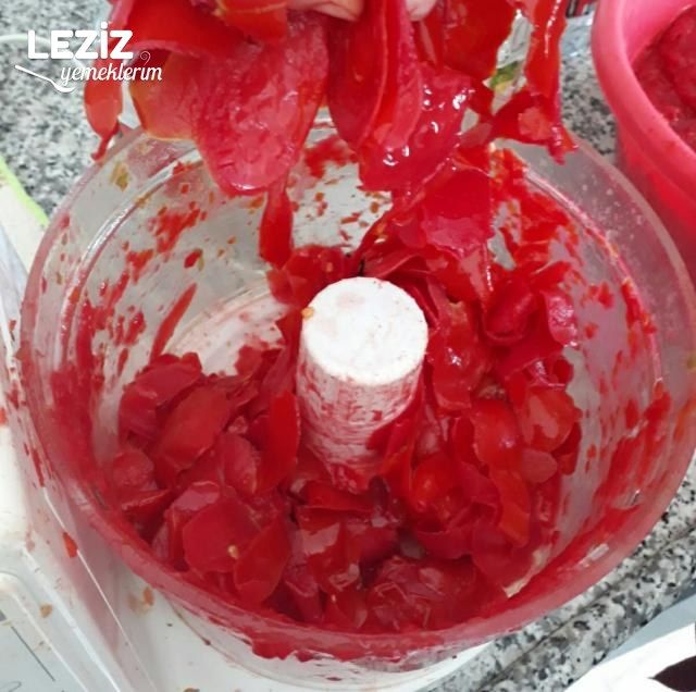 Domates Kabuğundan Ev Yapımı Kaynatmalık Salça