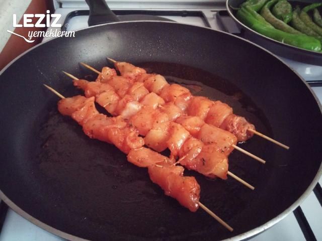 Tavada Şipşak Tavuk Şiş