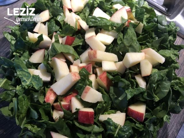 Keçi Peynirli Elmalı Salata