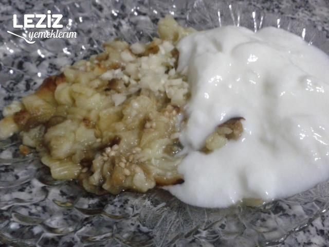 Közlenmiş Patlıcan Yoğurtlaması