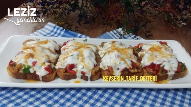 Köz Biberli Ve Patlıcanlı Şahane Etimek Salatası