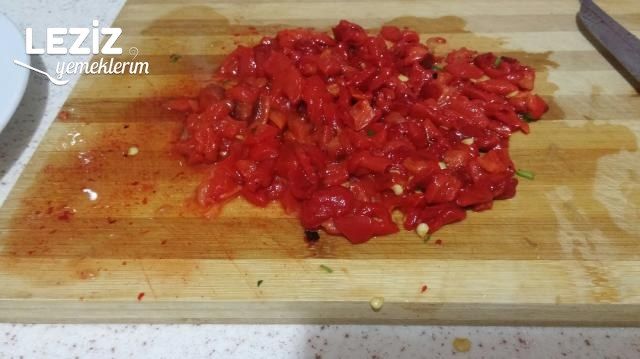 Köz Biberli Ve Patlıcanlı Şahane Etimek Salatası