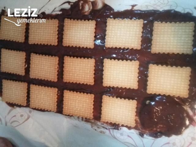 Bisküvili Üçgen Pasta