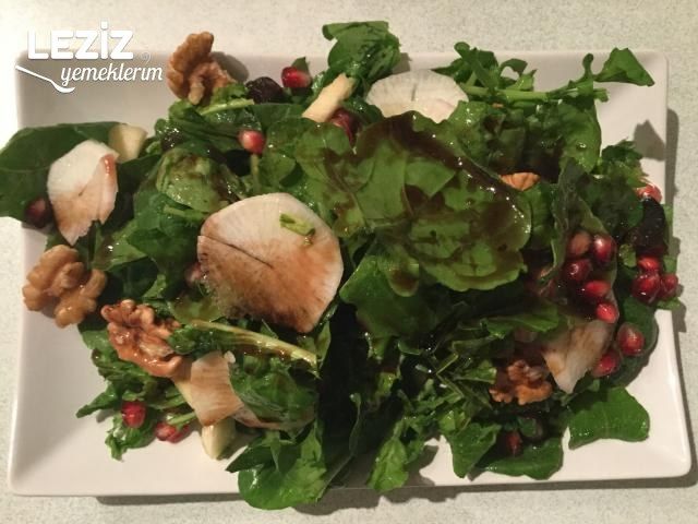 Narlı Ayvalı Roka Salatası