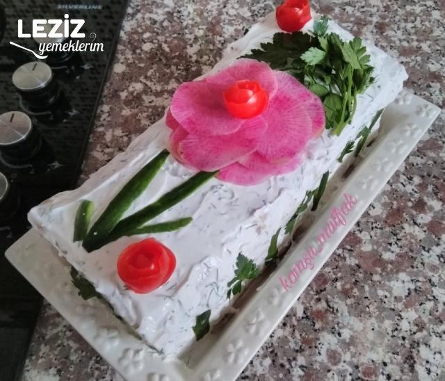 Tavuklu Sandviç Salata