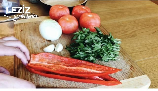 Acılı Ezme Salata Tarifi