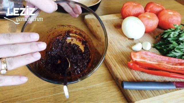 Acılı Ezme Salata Tarifi