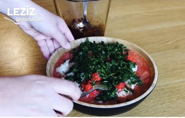 Acılı Ezme Salata Tarifi