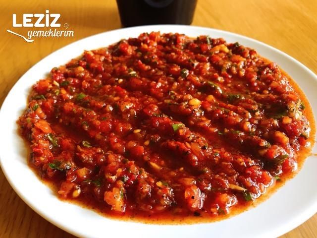 Acılı Ezme Salata Tarifi