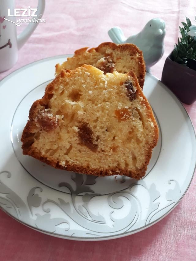 Kuru Meyveli Enfes Kek (Hazırlara Taş Çıkartır)